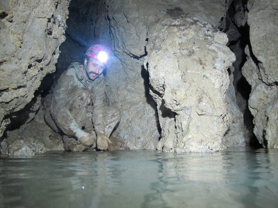 P.Jurečka na brehu podzemného jazera