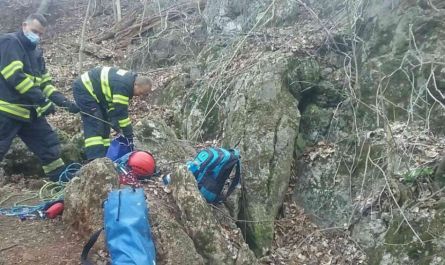 zachrana, Teraz.sk: V katastrálnom území obce Hubina uviazla v jaskyni osoba